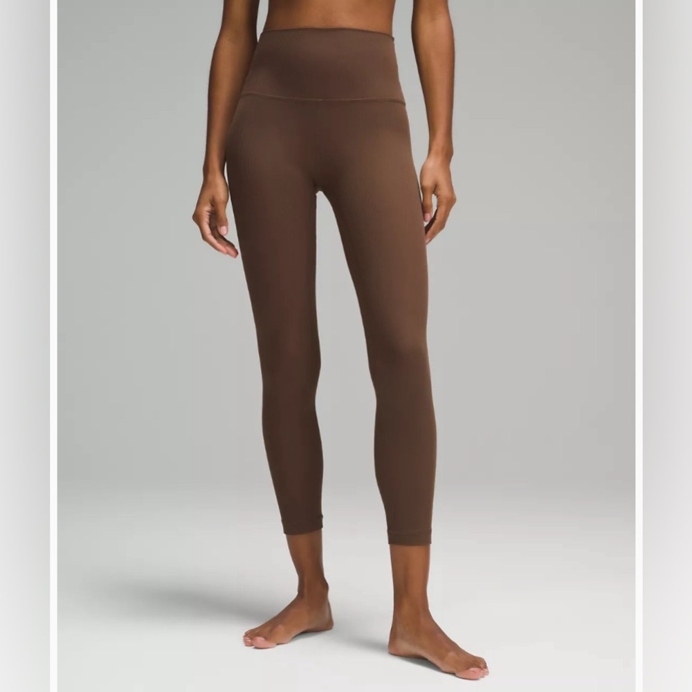 Size 8 lululemon align ribbed 25” high waist leggings!!!